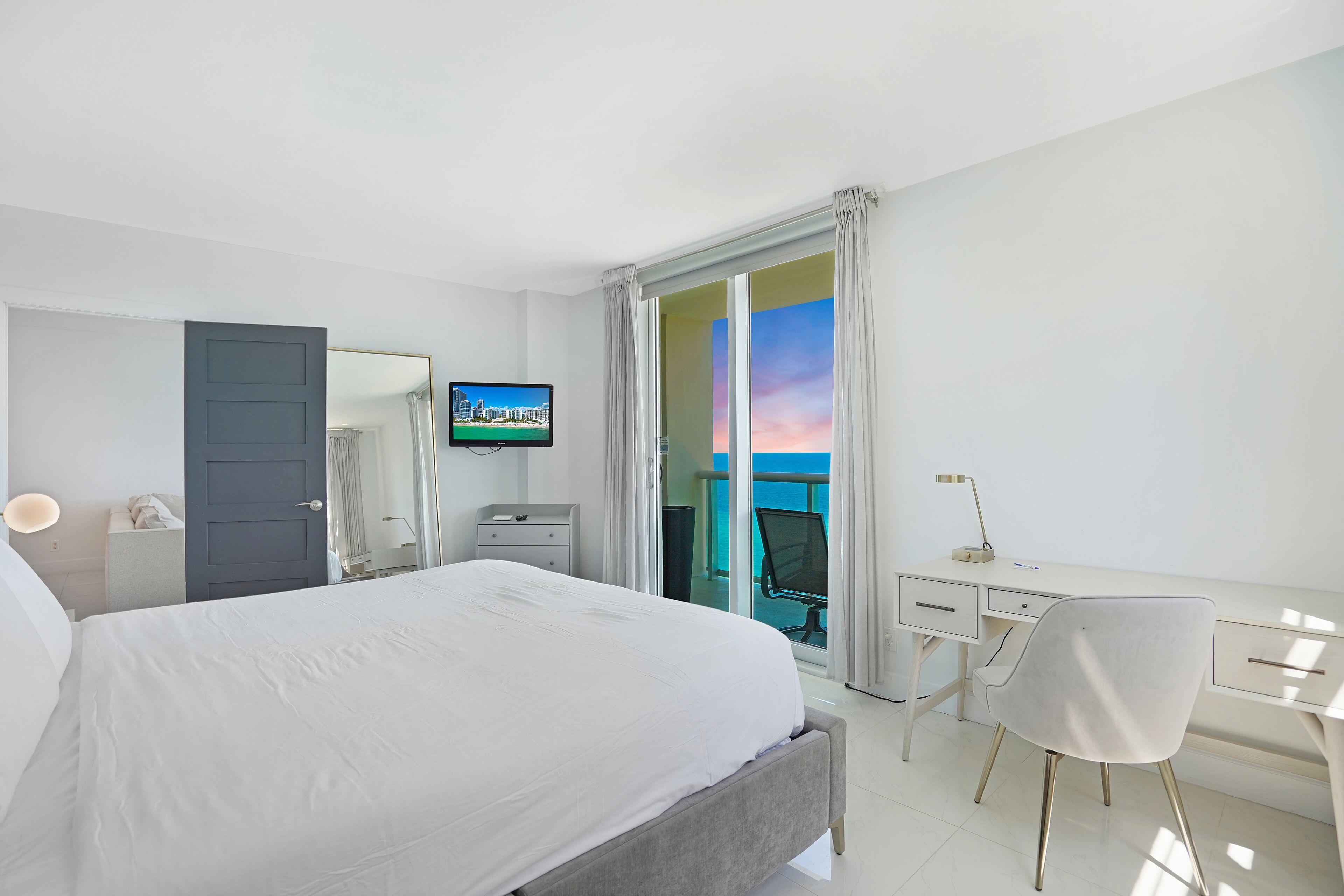 Deluxe-Apartment, 2 Schlafzimmer, Nichtraucher, Meerblick | Schreibtisch, Bügeleisen/Bügelbrett, kostenloses WLAN