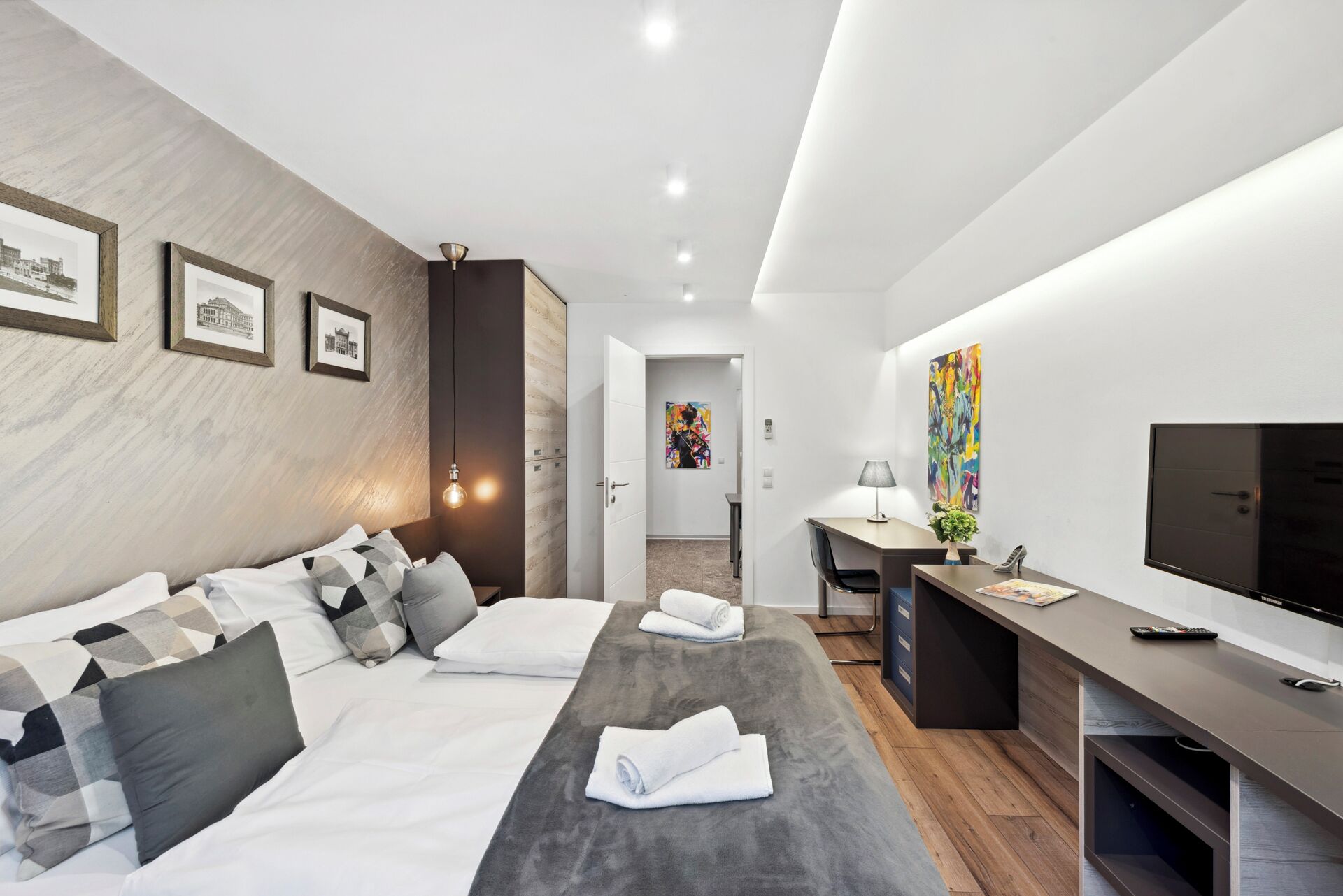 华丽公寓, 热水浴缸 | 防过敏的被褥、遮光窗帘、隔音、熨斗/熨衣板