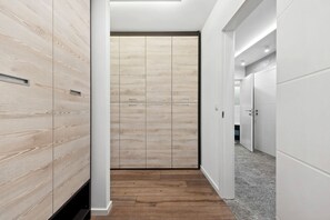 Apartamento luxo, banheira de imersão | Roupas de cama antialérgicas, cortinas blackout, quartos à prova de som