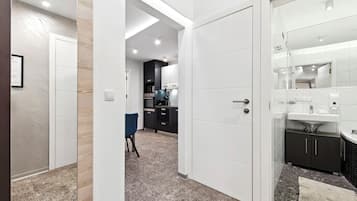 Deluxe appartement, hot tub | Hypoallergeen beddengoed, verduisterende gordijnen, geluiddichte muren