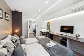 Deluxe appartement, hot tub | Hypoallergeen beddengoed, een bureau, verduisterende gordijnen