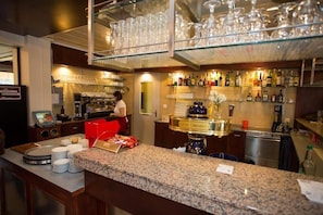 Bar (in der Unterkunft)