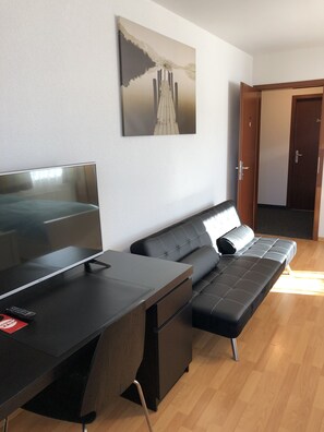 Desk, cots/infant beds, rollaway beds, free WiFi - Escale Hôtel (Givisiez)