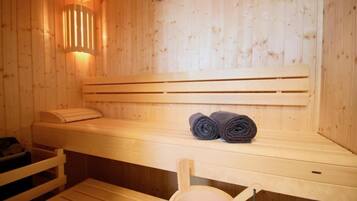 Kapitänshaus 1 | Individually decorated, individually furnished, blackout curtains