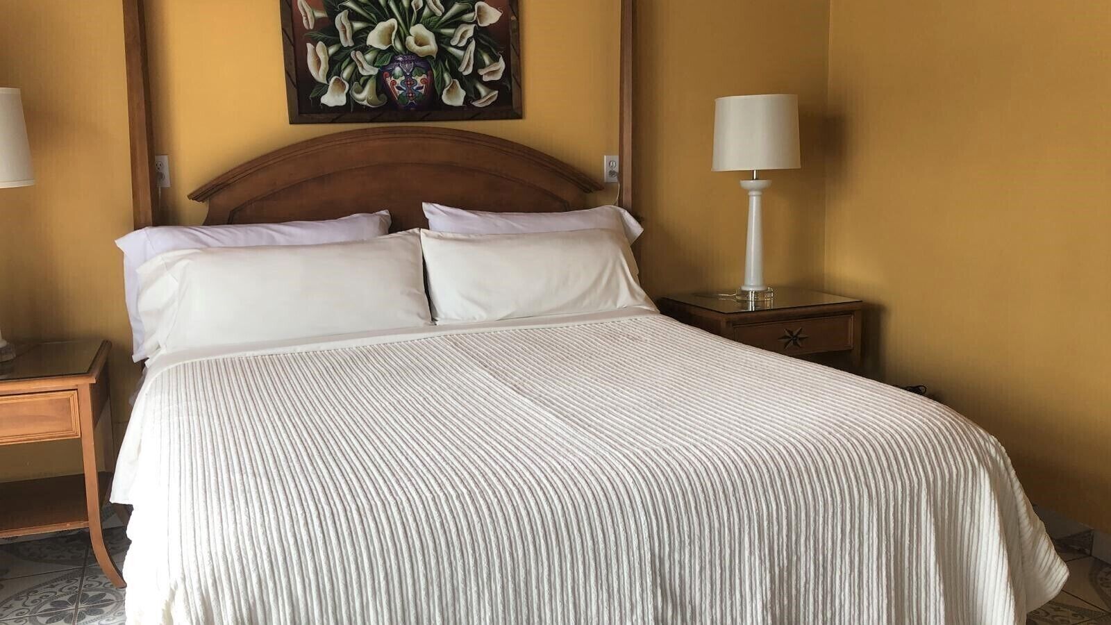 واي فاي مجانًا وملاءات أسرّة