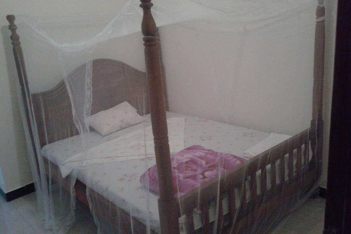 Classic Double Room | Desk, laptop workspace, iron/ironing board (on request)