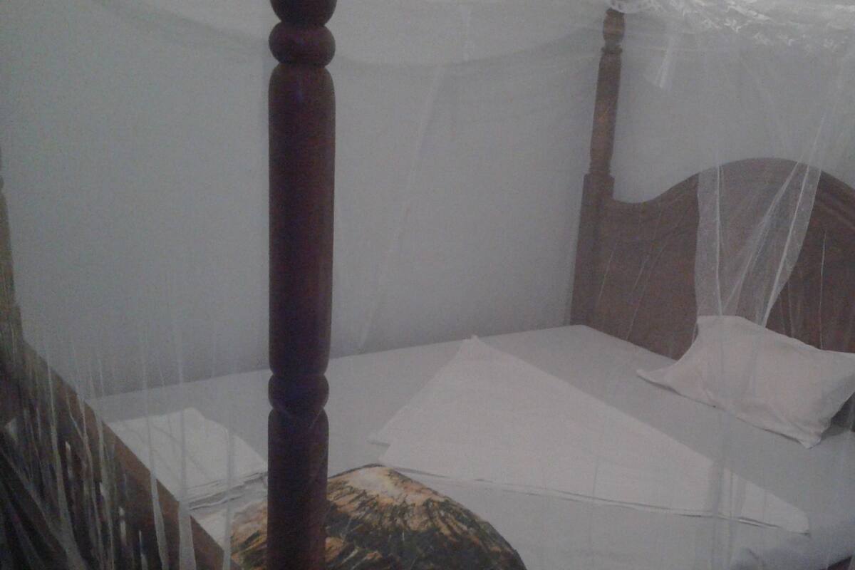 Classic Single Room | Desk, laptop workspace, iron/ironing board (on request)