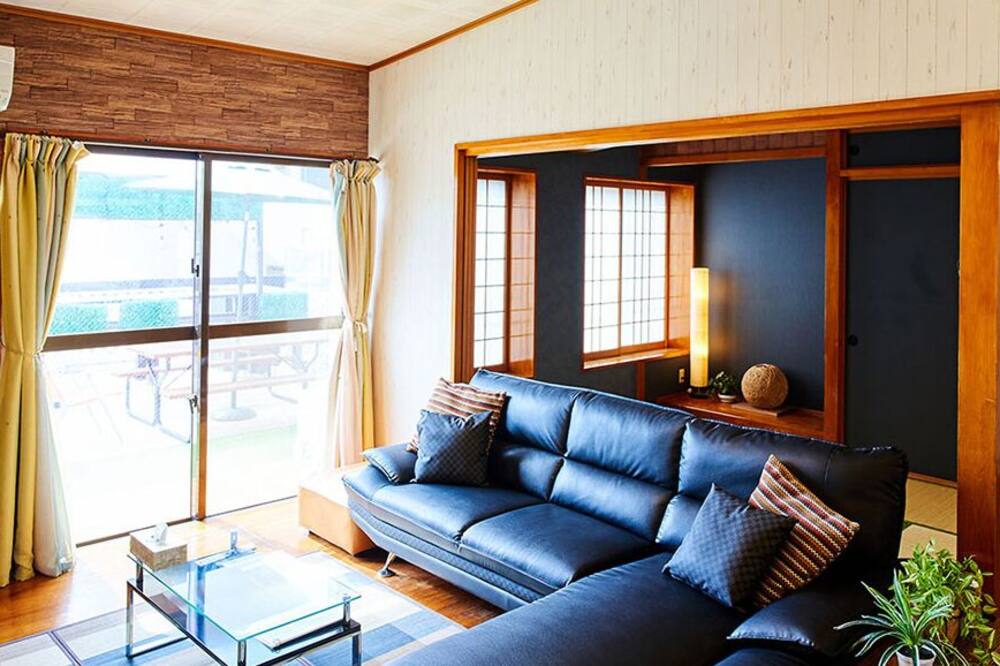 Terrace House Tsubokawa