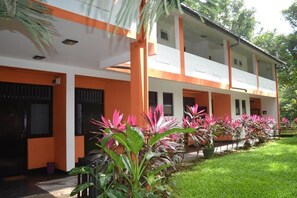 Exterior detail - Wood Side Tour Inn (Polonnaruwa)