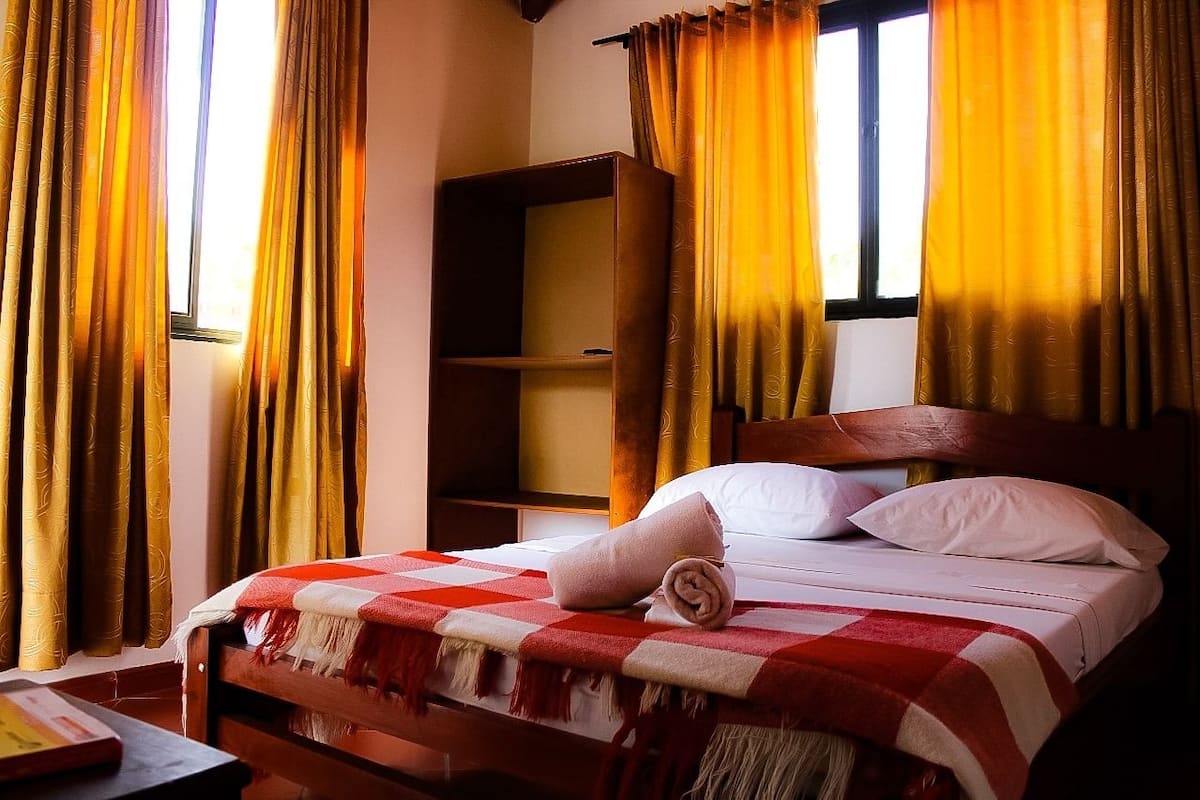 Perhehuone, 2 makuuhuonetta | Silitysrauta/-lauta, ilmainen Wi-Fi, vuodevaatteet