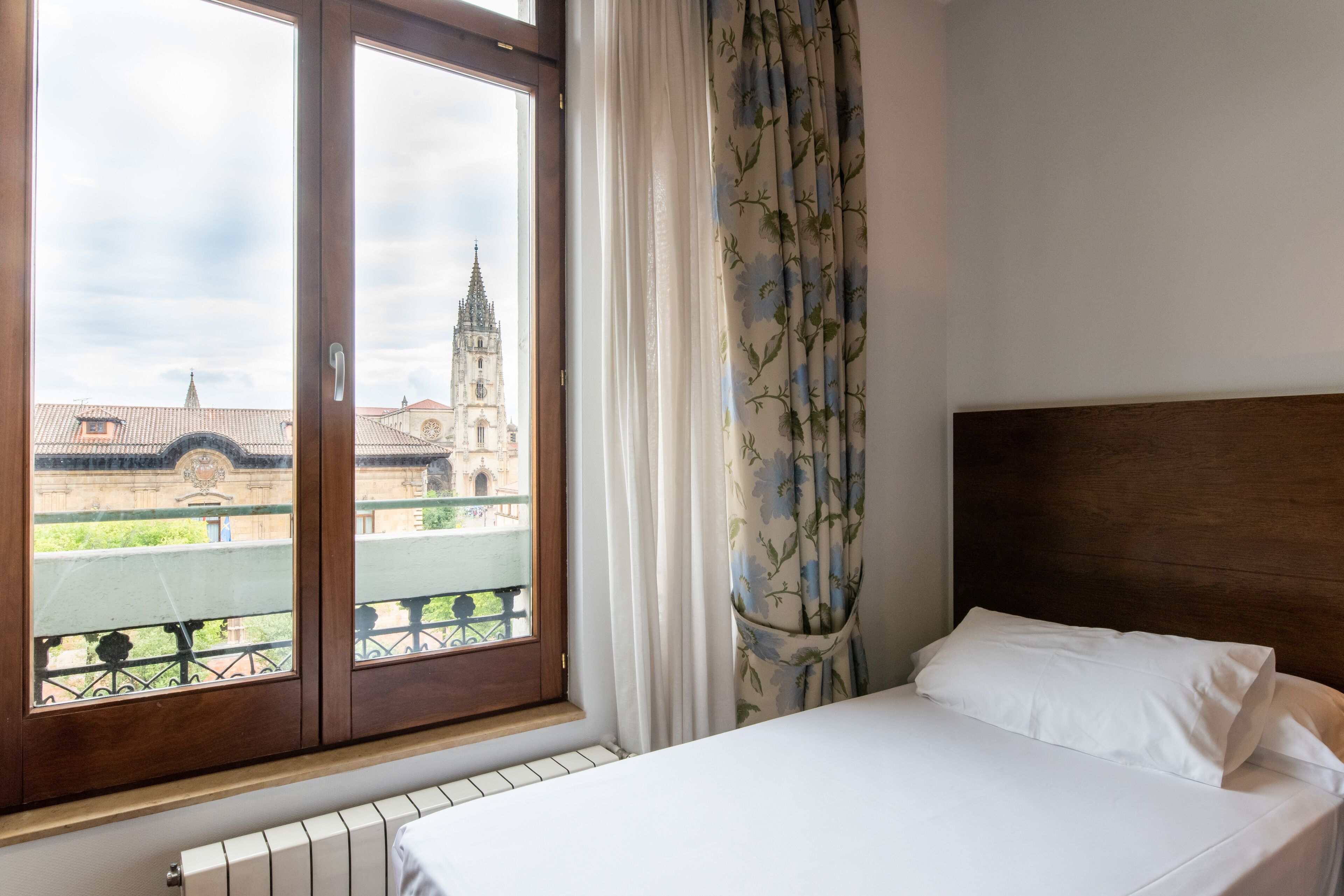 minibar, in-room safe, desk, laptop workspace