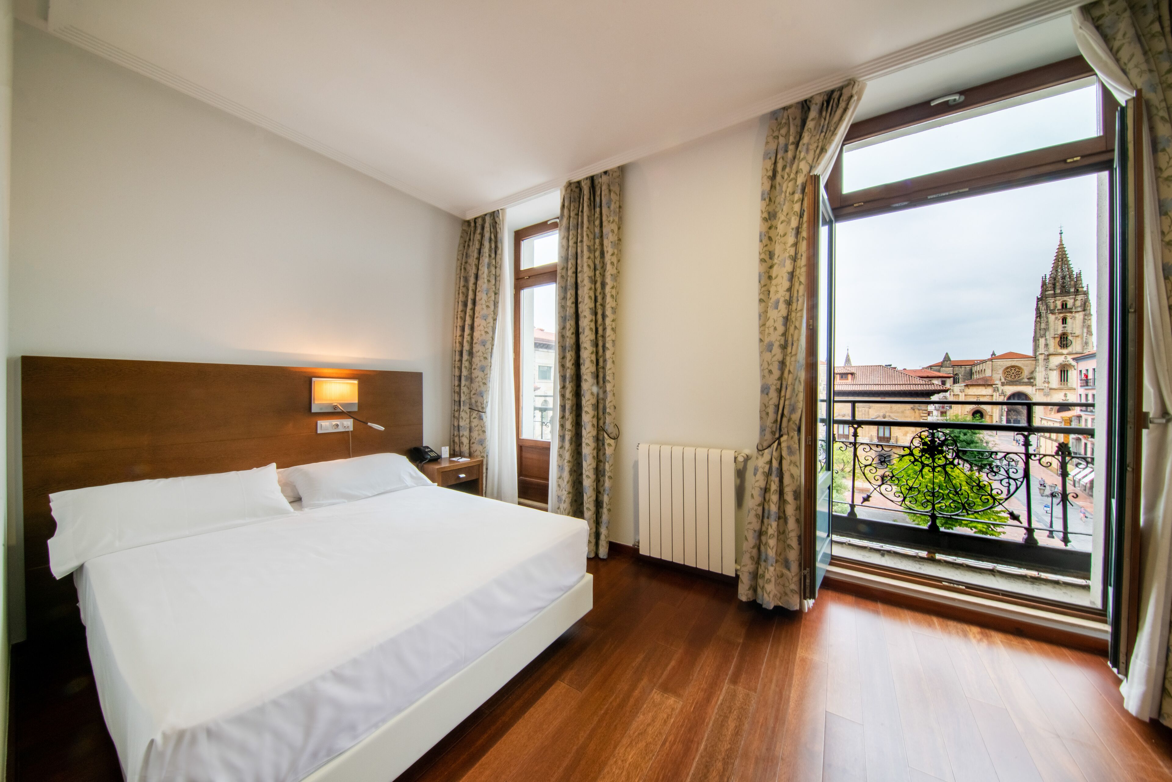 minibar, in-room safe, desk, laptop workspace