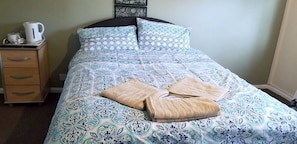 Iron/ironing board, free WiFi, bed sheets