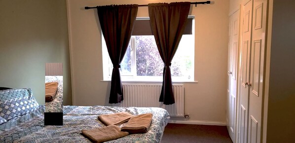Iron/ironing board, free WiFi, bed sheets
