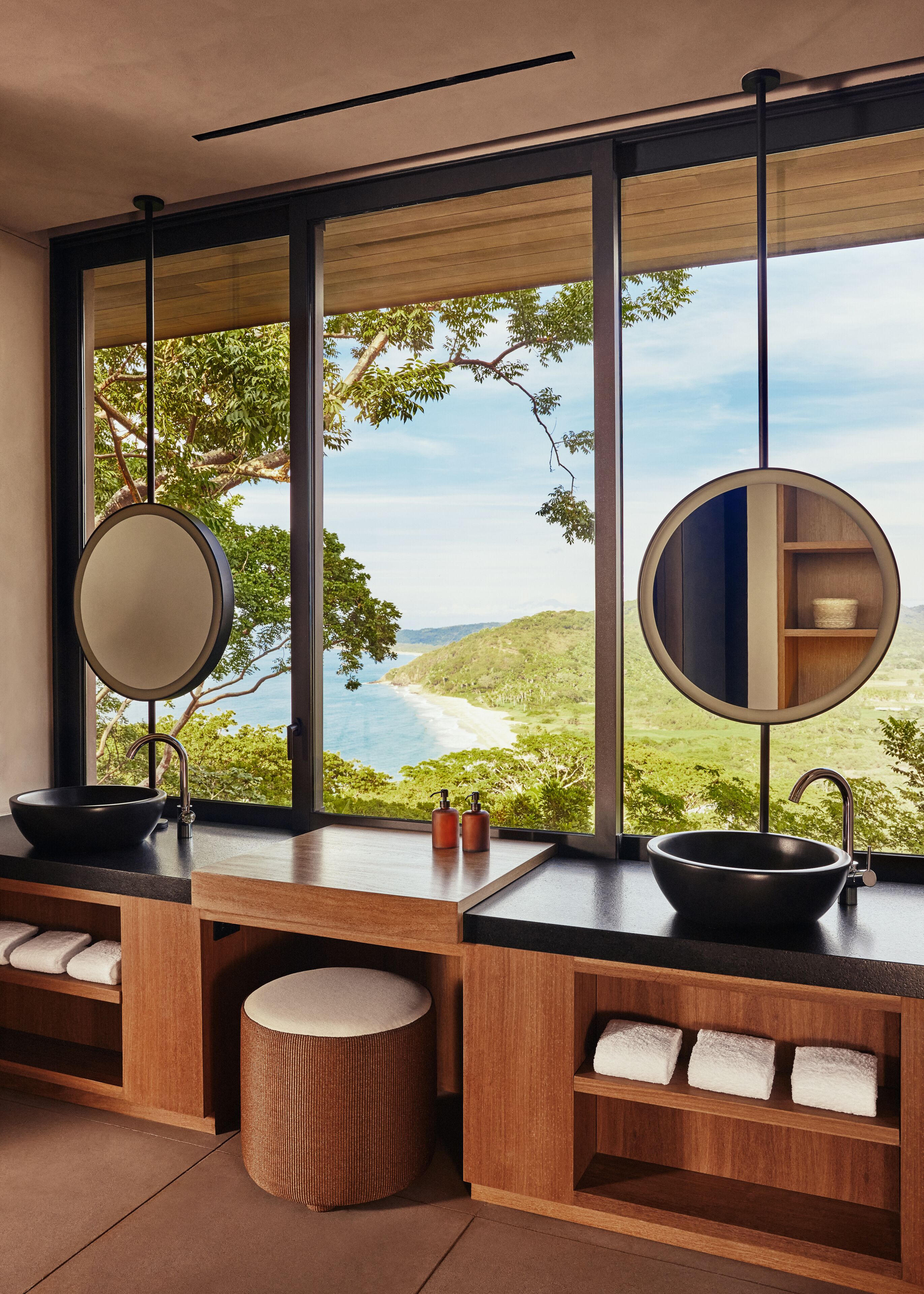 5 Bedroom Private Home 12 | Bathroom | Separate tub and shower, rainfall showerhead, free toiletries