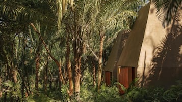 Couples treatment room(s), sauna, hot tub, steam room, body treatments