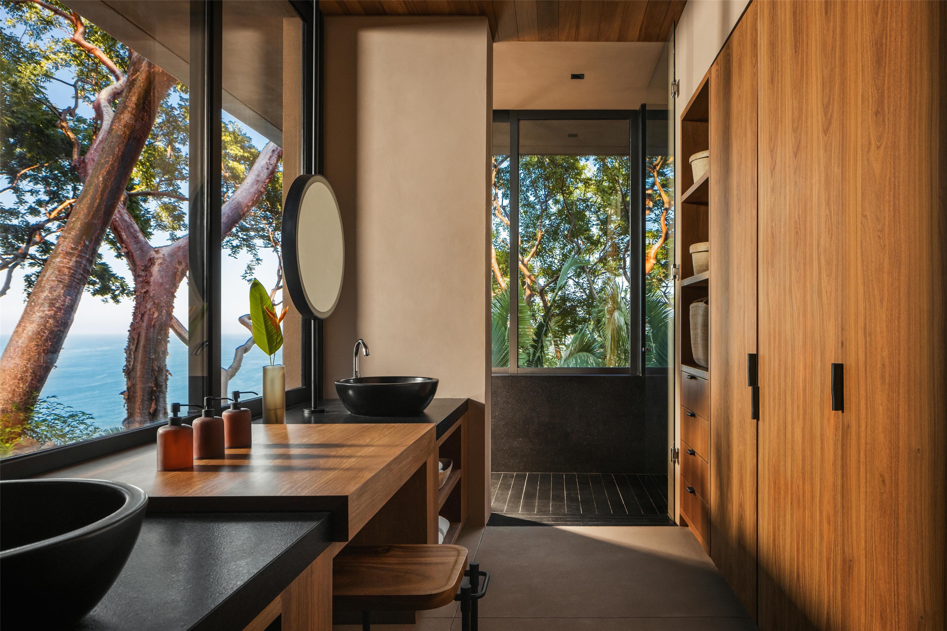 5 bedroom private home 26 | bathroom | separate bathtub and shower, rainfall showerhead, free toiletries