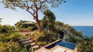 Premier Panoramic Ocean Cliff Villa | Exterior