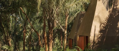 Couples treatment rooms, sauna, hot tub, steam room, body treatments