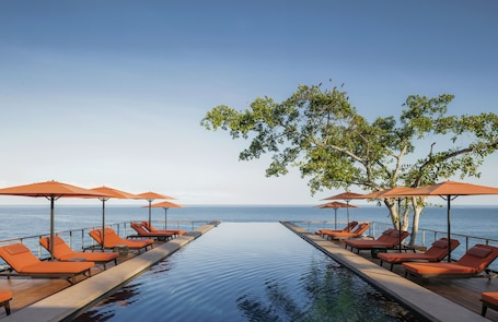 5 outdoor pools, open 10:00 AM to 6:00 PM, pool umbrellas, sun loungers