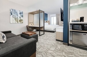 55-英寸纯平电视 （配备有线频道）、电视