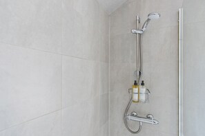 City House | Bathroom | Towels - The Edge Suite - hiphipstay (Dublin)