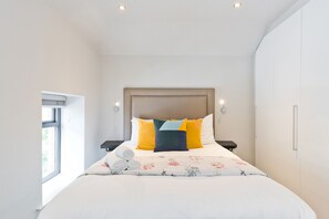 City House | Iron/ironing board, rollaway beds, free WiFi, bed sheets - The Edge Suite - hiphipstay (Dublin)