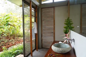 Canopy Suite | Bathroom