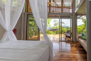 Canopy Suite | Egyptian cotton sheets, premium bedding, in-room safe, desk