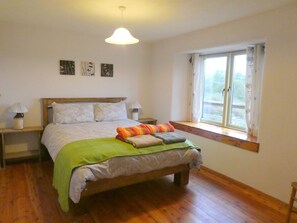 Deluxe Cabin (Balebarn Lodge) | Individually decorated, individually furnished, iron/ironing board - Wheatland Farm Eco Lodges (Chulmleigh)