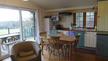 Cabin (Nuthatch Lodge) | Private kitchen | Full-sized fridge, microwave, oven, stovetop