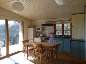 Cabin (Honeysuckle Lodge) | Private kitchen | Full-size fridge, microwave, oven, stovetop