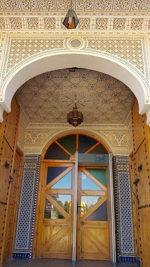 Property entrance - Hotel Kasbat Aferdou (Lkheng)