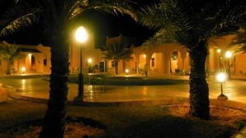 حمّام سباحة خارجي