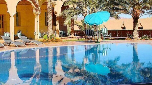 Outdoor pool - Hotel Kasbat Aferdou (Lkheng)