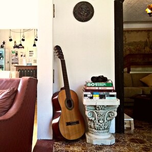 Living area - ACasaRosa Hostel (Praia Grande)