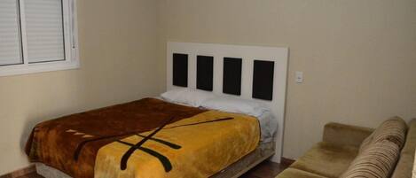 1 dormitori, matalassos amb encoixinament addicional i wifi gratuïta