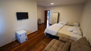 Deluxe Room | 1 bedroom, pillowtop beds, free WiFi