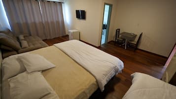 Quarto casal luxo | 1 quarto, camas com colchões pillow-top, Wi-Fi de cortesia