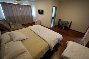 Deluxe Double Room | Pillowtop beds, free WiFi