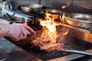 Dining - Silverwood Luxury Lodges (Perth)