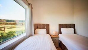 Family Chalet, 3 Bedrooms, Garden View | Individually decorated, individually furnished, iron/ironing board - Silverwood Luxury Lodges (Perth)