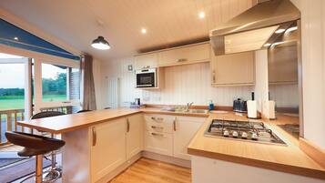 Luxury Chalet, 2 Bedrooms, Non Smoking, Garden View | Private kitchen | Fridge, microwave, oven, cookware/dishes/utensils