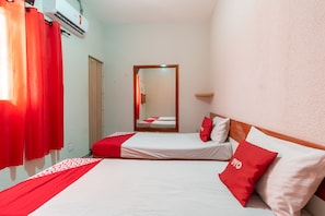 Twin Room | Meja, Wi-fi percuma, cadar katil 