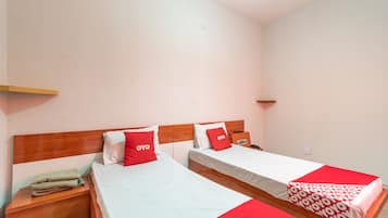 Quarto duplo | Escrivaninha, Wi-Fi de cortesia, roupa de cama