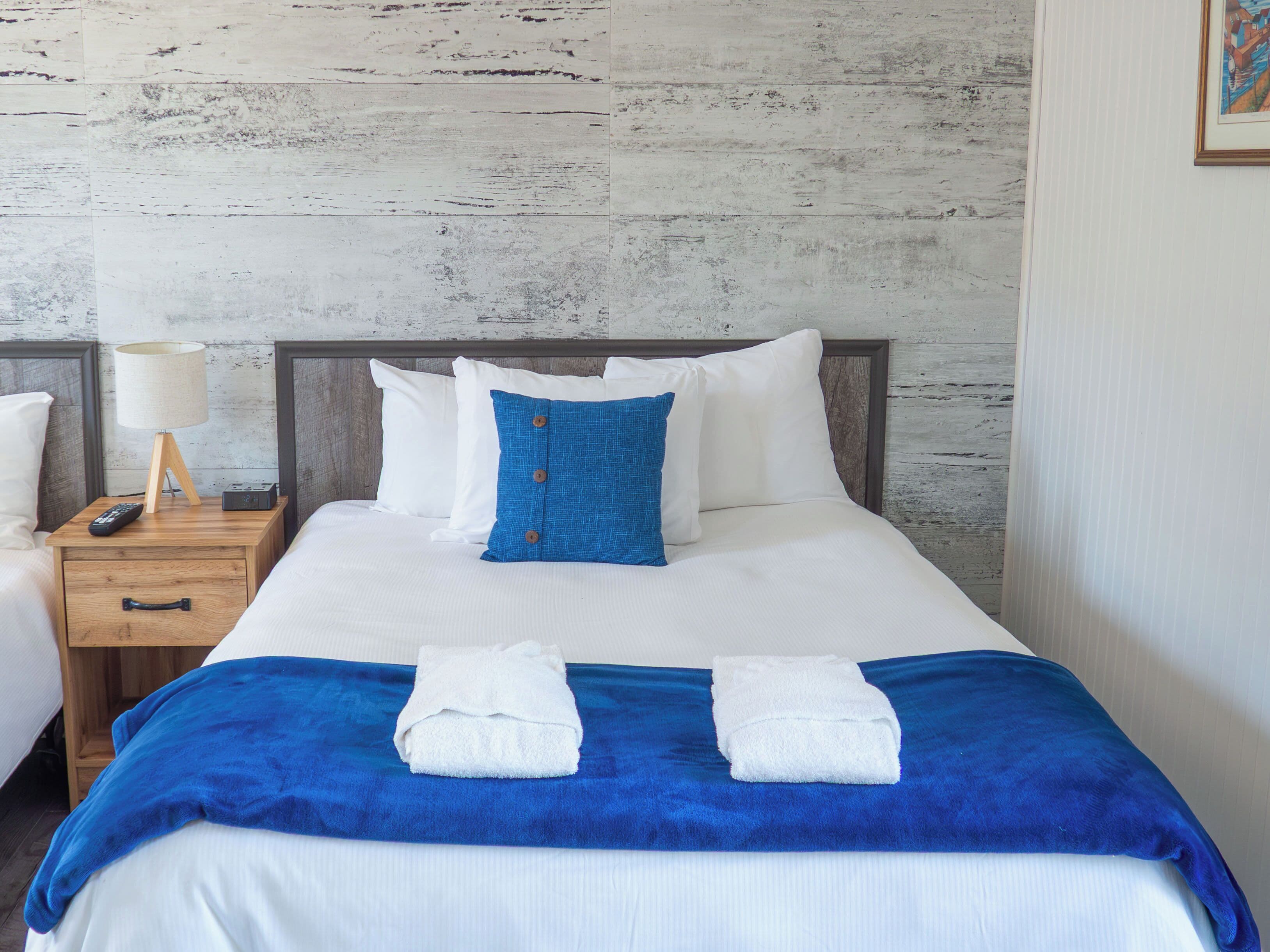 Standard Room, 2 Double Beds | Free WiFi, bed sheets