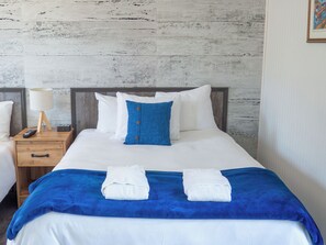 Standard Room, 2 Double Beds | Premium bedding, free WiFi, bed sheets - Maison Lebreux - Motel (Petite-Vallee)