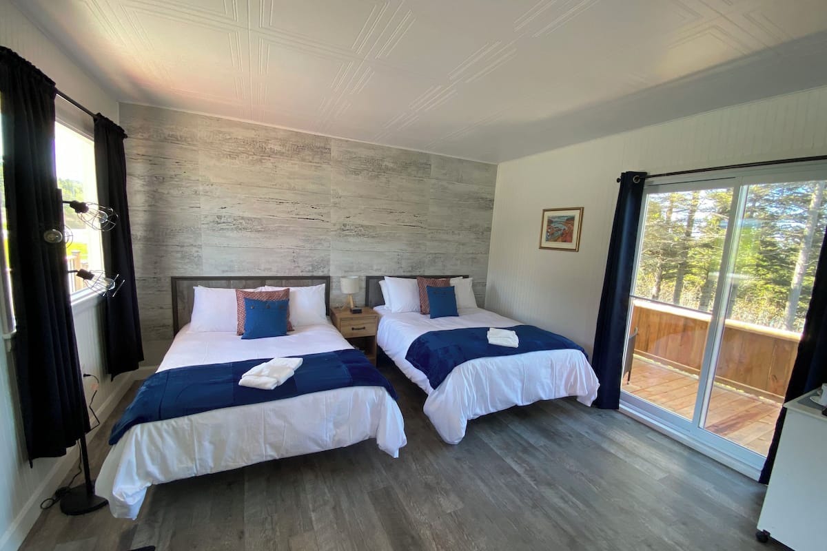 Standard Room, 2 Double Beds | Free WiFi, bed sheets