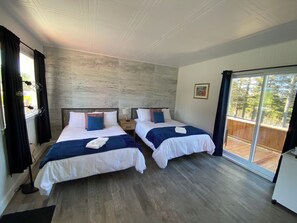 Standardzimmer, 2 Doppelbetten | Kostenloses WLAN, Bettwäsche