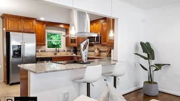 Modern 3BR/3BA Atlanta Home | Individually decorated, individually furnished, free WiFi, bed sheets
